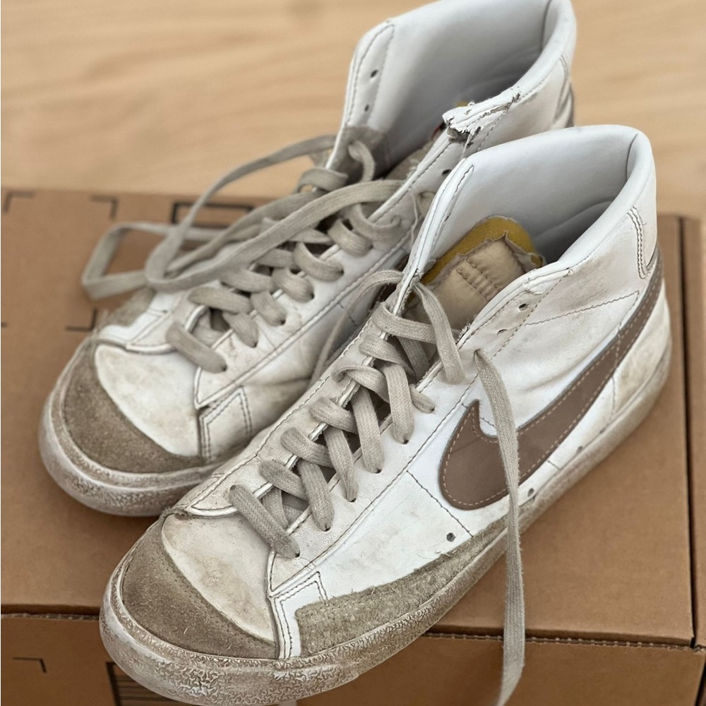 Girls Nike shoes size 9